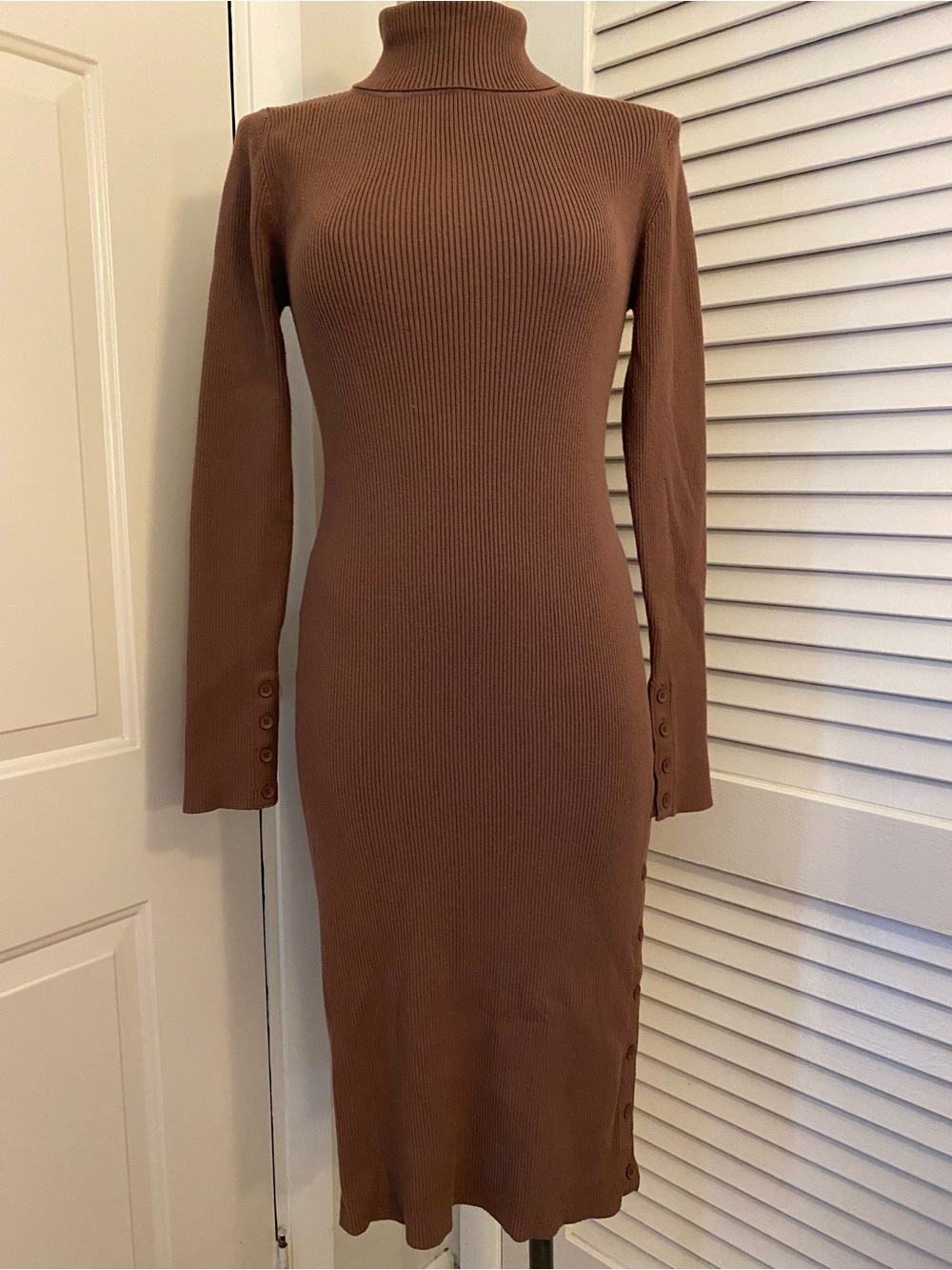 Gilli Brown Ribbed Turtleneck Long Sleeve Midi Dress- Size Small